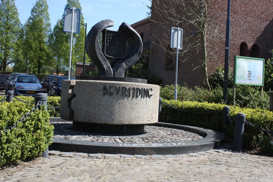 File:Huijbergen Bevrijding.JPG