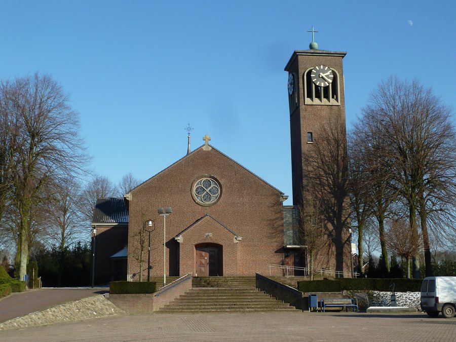 File:Kirche in Bergen –Wellerlooi Droogstal - panoramio.jpg