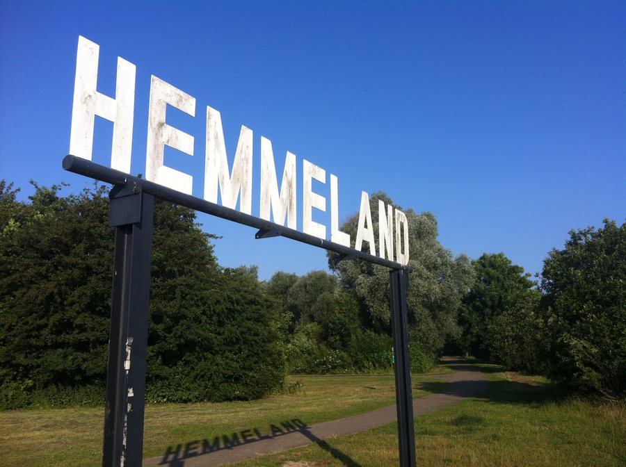 File:Sign of Hemmeland, Monnickendam The Netherlands.JPG