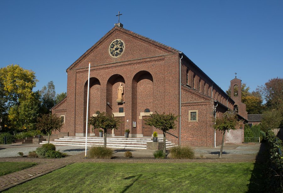 File:Fijnaart - Jacobus de Meerderekerk.jpg
