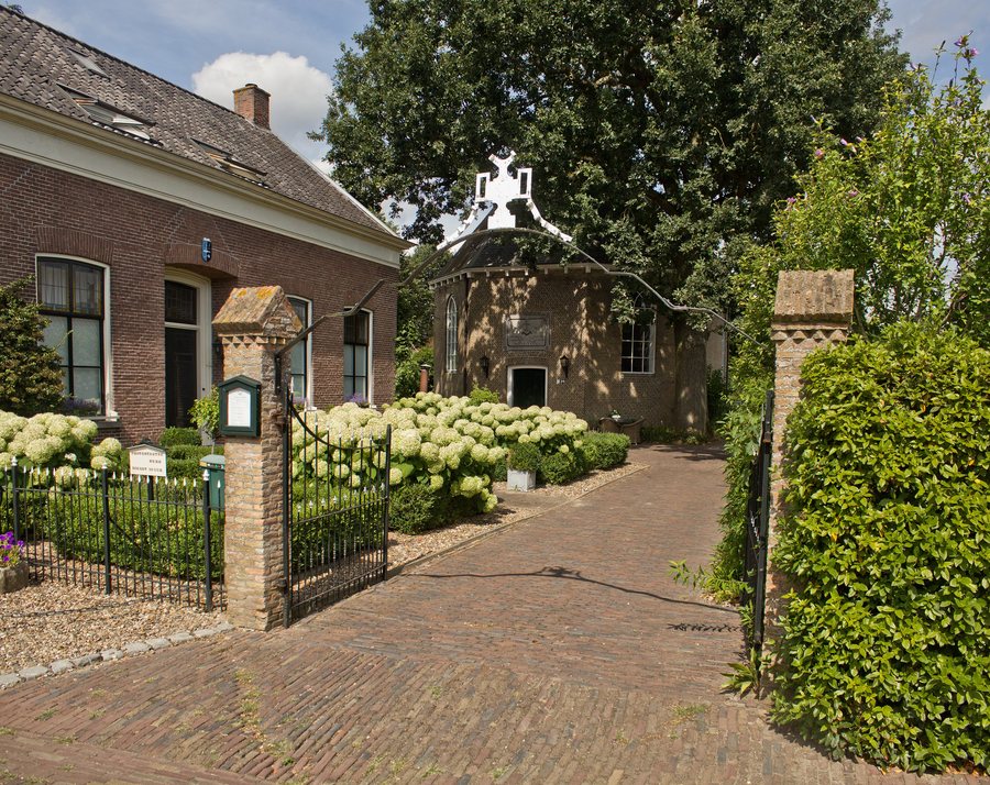 File:Hervormde Kerk te Drimmelen.jpg