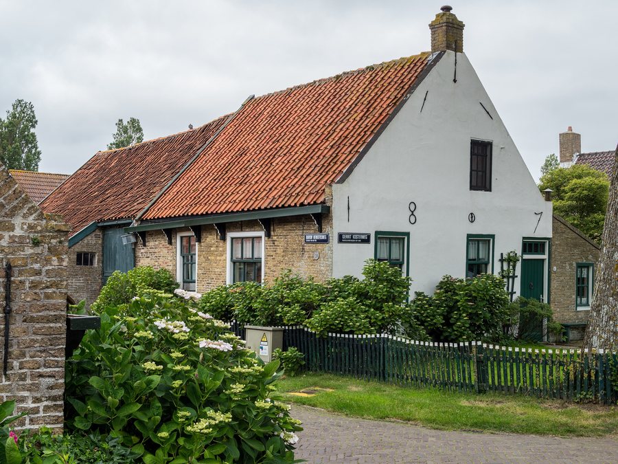 File:Gerrit Kosterweg 8 in Ballum, Gem. Ameland (2019).jpg