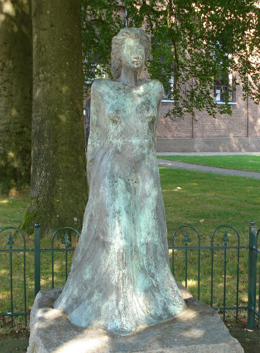 File:Hoogeveen hollandscheveld kunstwerk nevelhekse.jpg