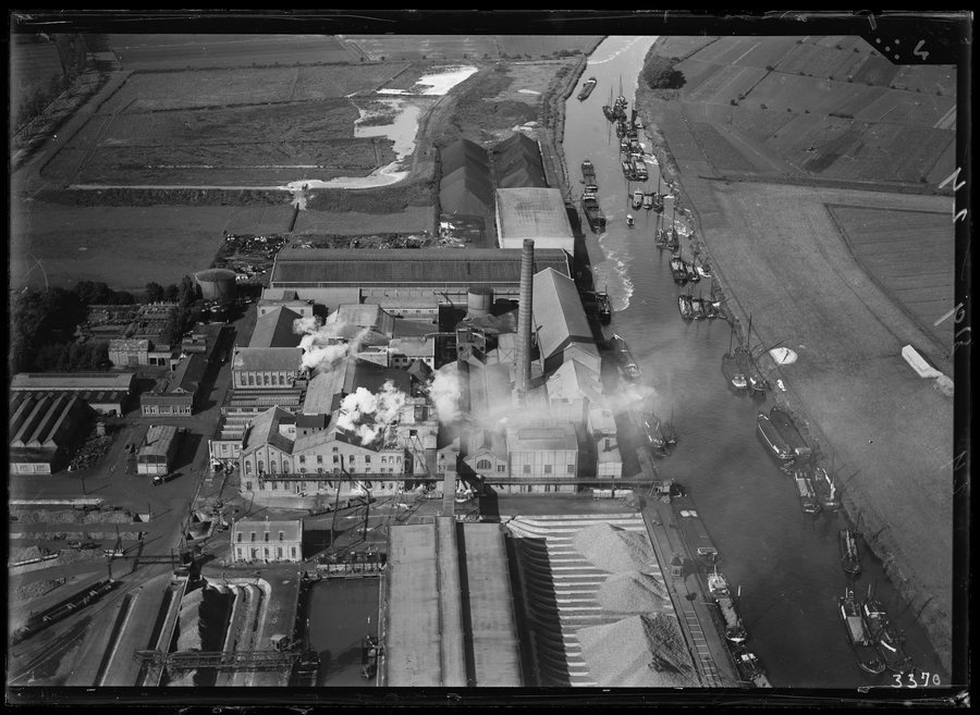 File:NIMH - 2011 - 0092 - Aerial photograph of Dinteloord, The Netherlands - 1920 - 1940.jpg