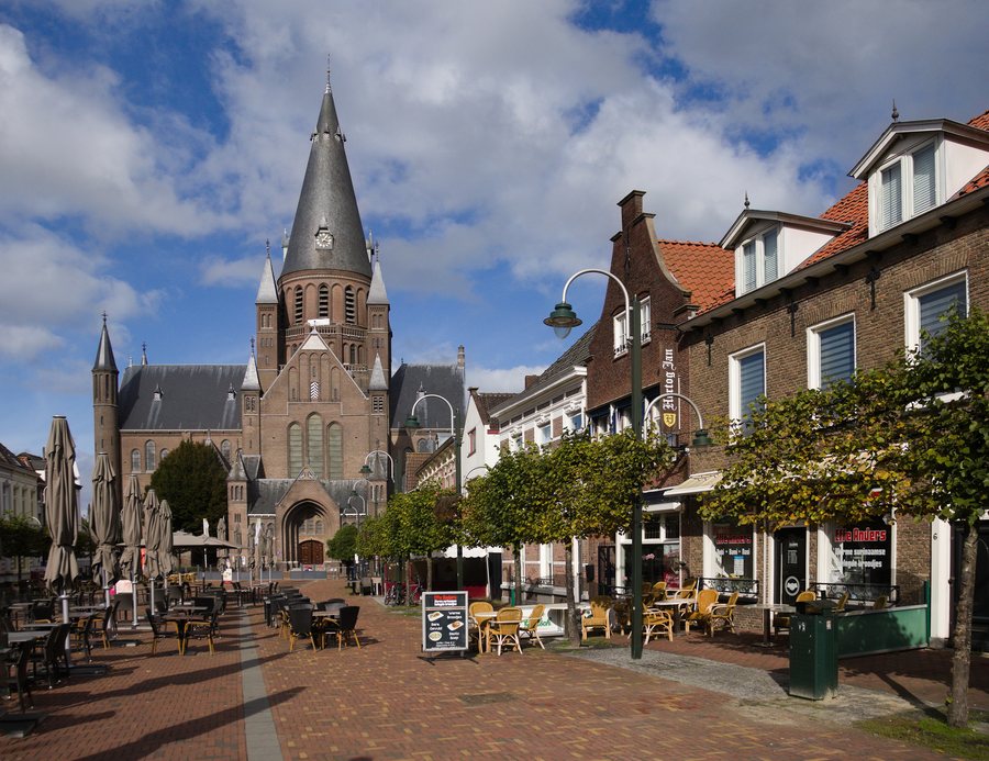 File:De Sint-Gummaruskerk te Steenbergen.jpg