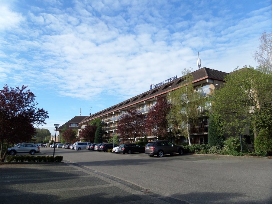 File:Urmond, Hotel Stein.jpg