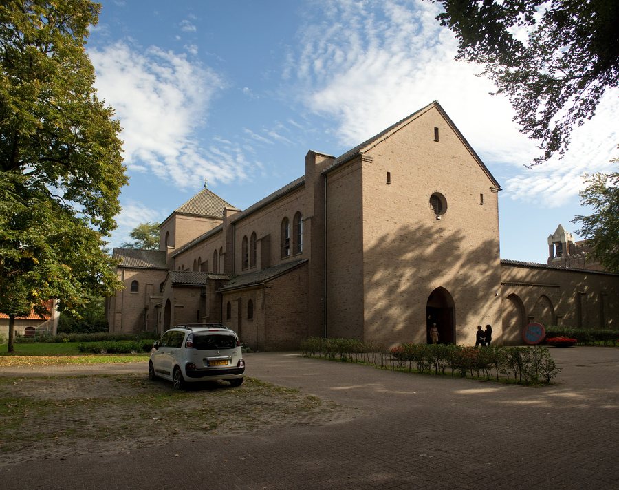 File:Abdijkerk Paulusabdij Oosterhout 2.jpg