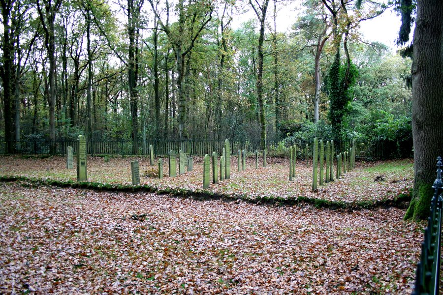 File:Dwingeloo - Joodse begraafplaats-030.JPG