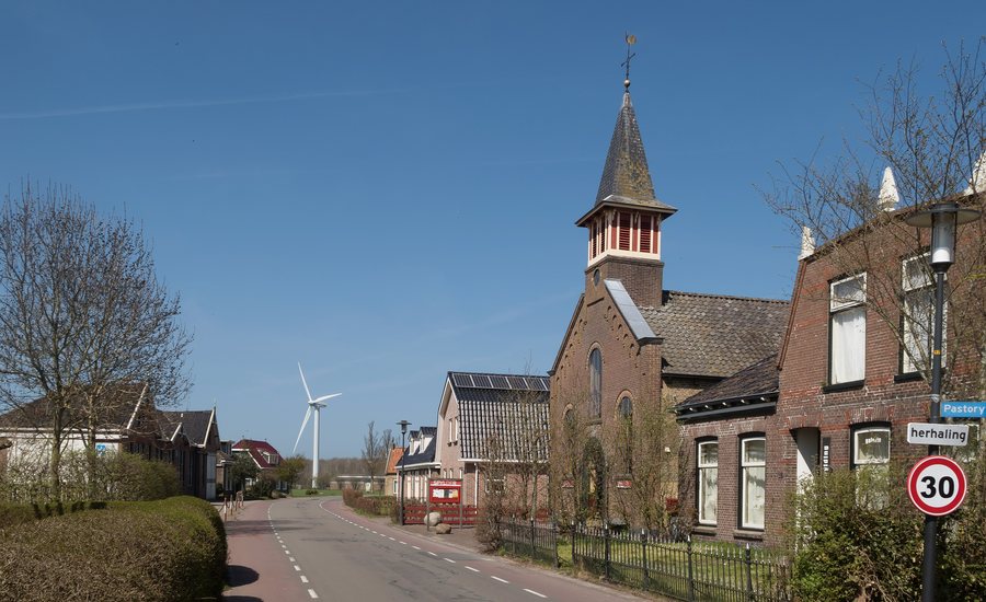 File:Warns, het dorps- en cultuurhuis De Spylder in straatzicht IMG 2290 2018-04-18 12.18.jpg