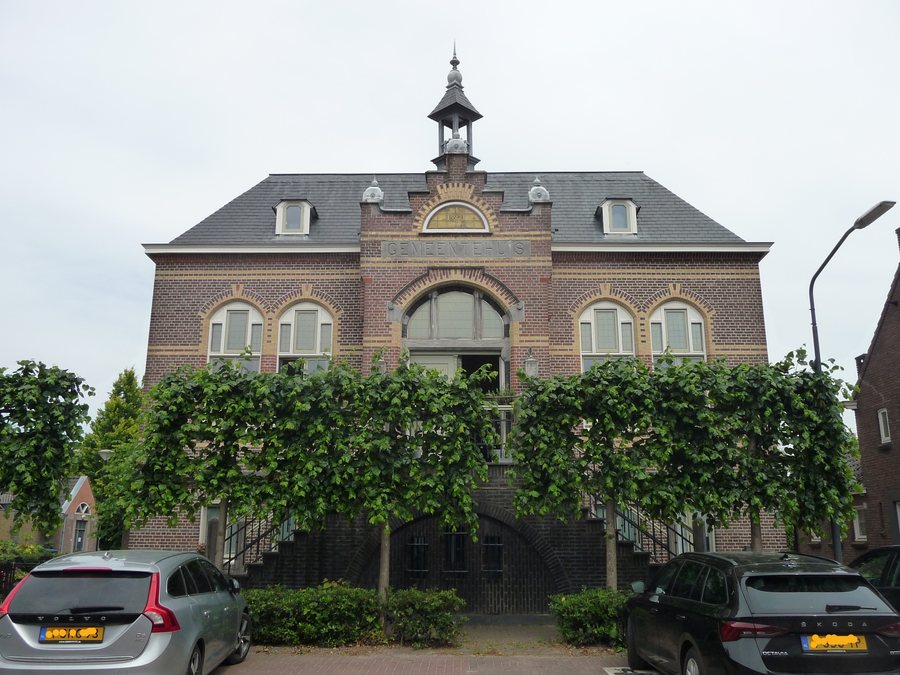 File:Cromvoirt GM St Lambertusstraat 47-49 Vml Gemeentehuis 31052025.jpg