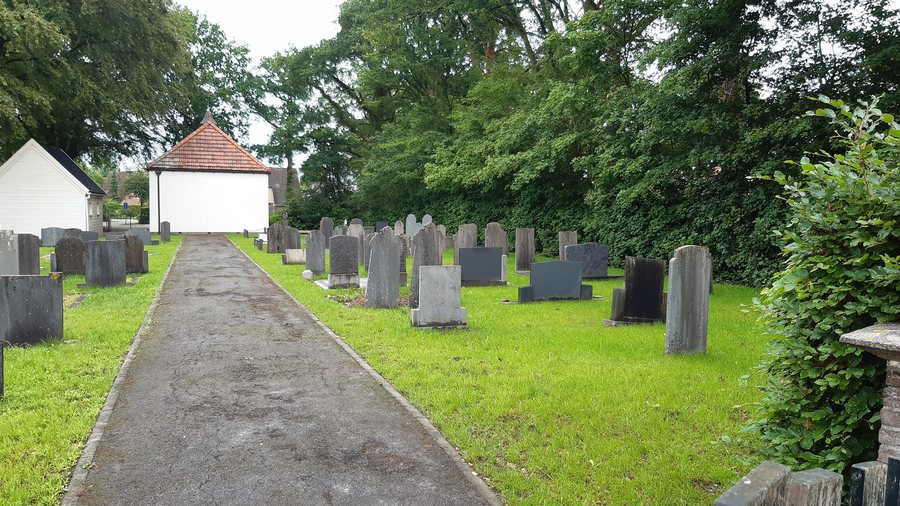 File:Begraafplaats in Zorgvlied, Drenthe.jpg