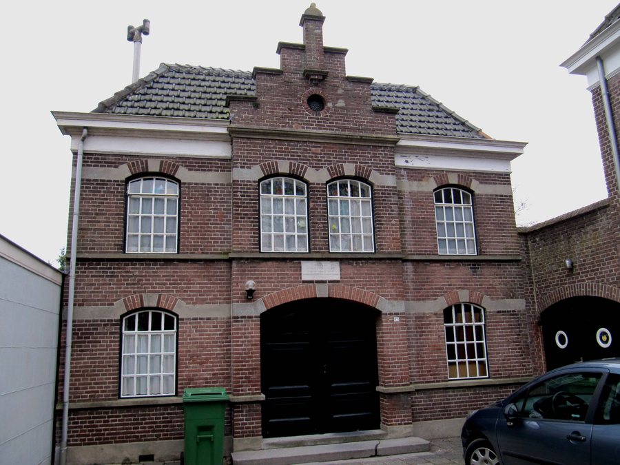File:Willemstad Kerkring 17 Verenigingsgebouw van de Nederlandse Hervormde Gemeente.jpg