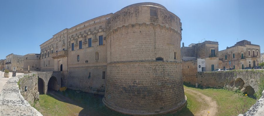 File:Castello di Corigliano d'Otranto veduta panoramica 02.jpg