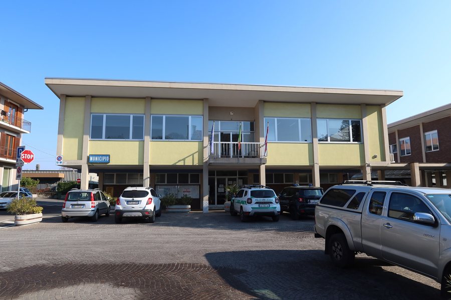 File:Gattico-Veruno Municipio.jpg