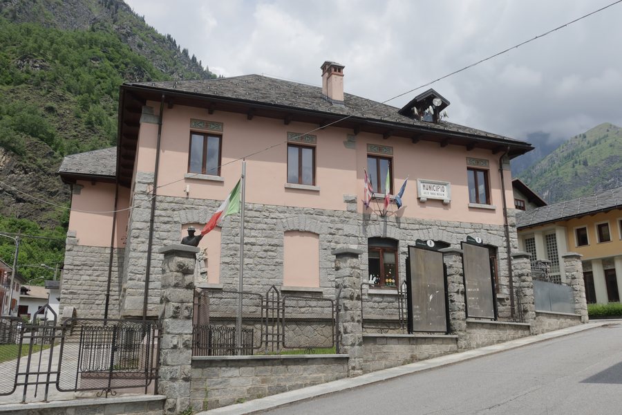 File:Antrona Schieranco Municipio.jpg