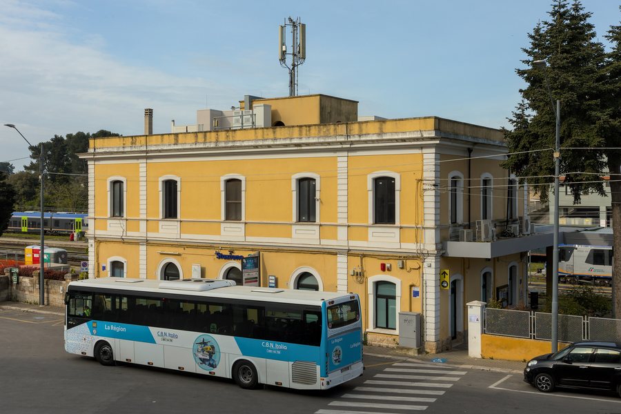 File:Martina Franca - Stazione.jpg