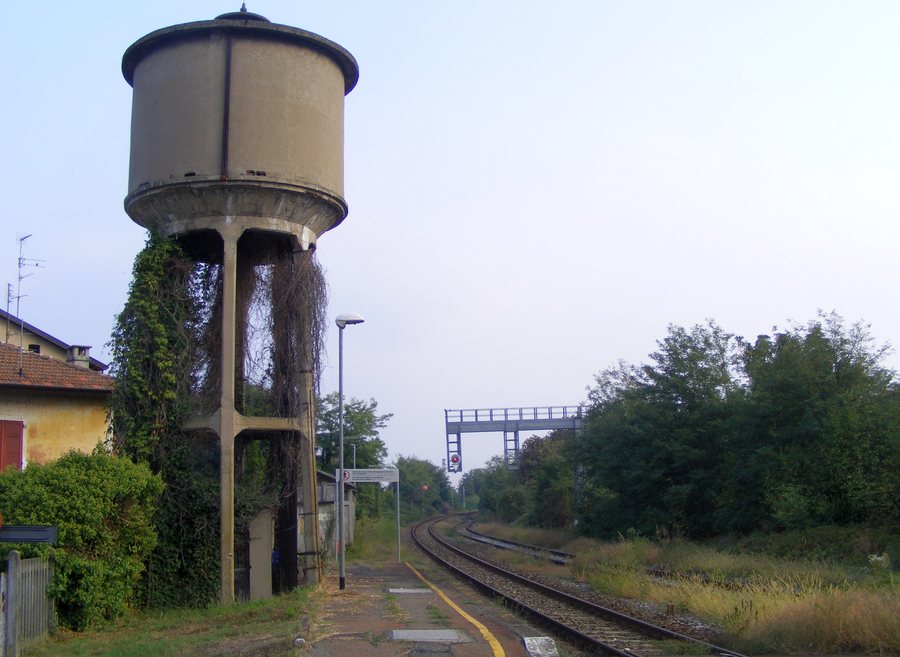 File:Ferrovia santhia biella a salussola.jpg