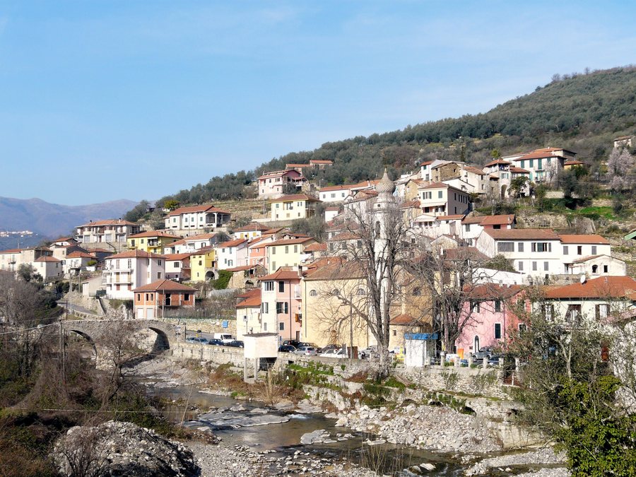 File:Borgomaro-San Lazzaro Reale-panorama.jpg