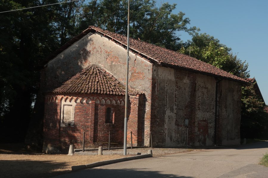 File:Albano Vercellese Cappella della Santissima Trinità 01.jpg