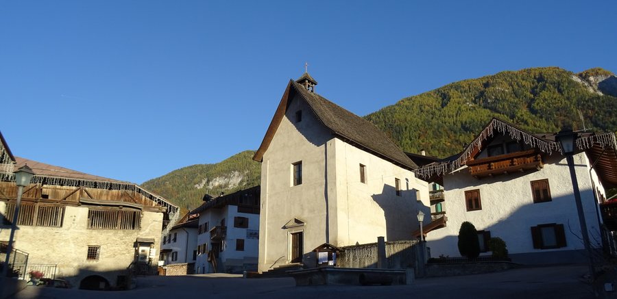 File:Carciato, Dimaro Folgarida, Trentino, Italia.jpg