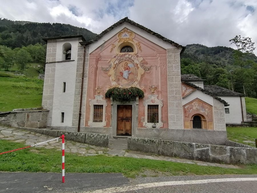 File:Santuario della Madonna delle Grazie - Rima (Alto Sermenza).jpg