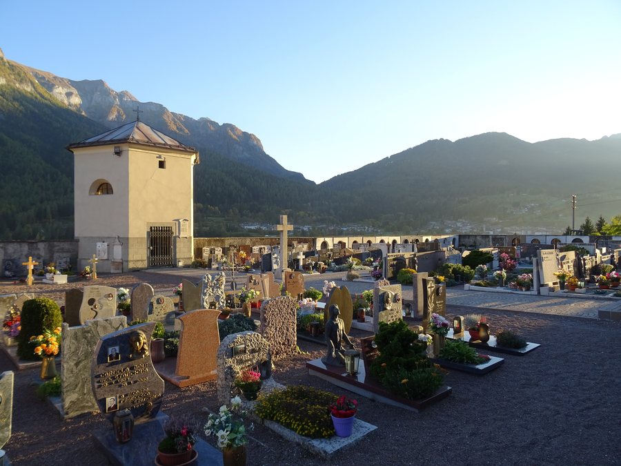 File:Cimitero di Monclassico 01.jpg