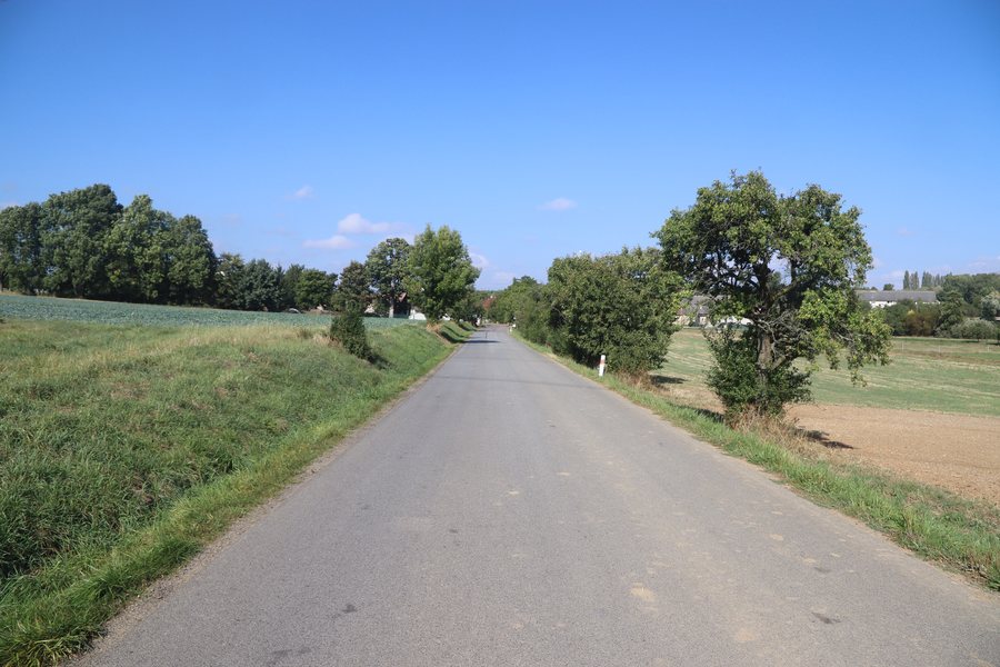 File:Overview 2 of road III 4104 near Loukovice, Třebíč District.jpg