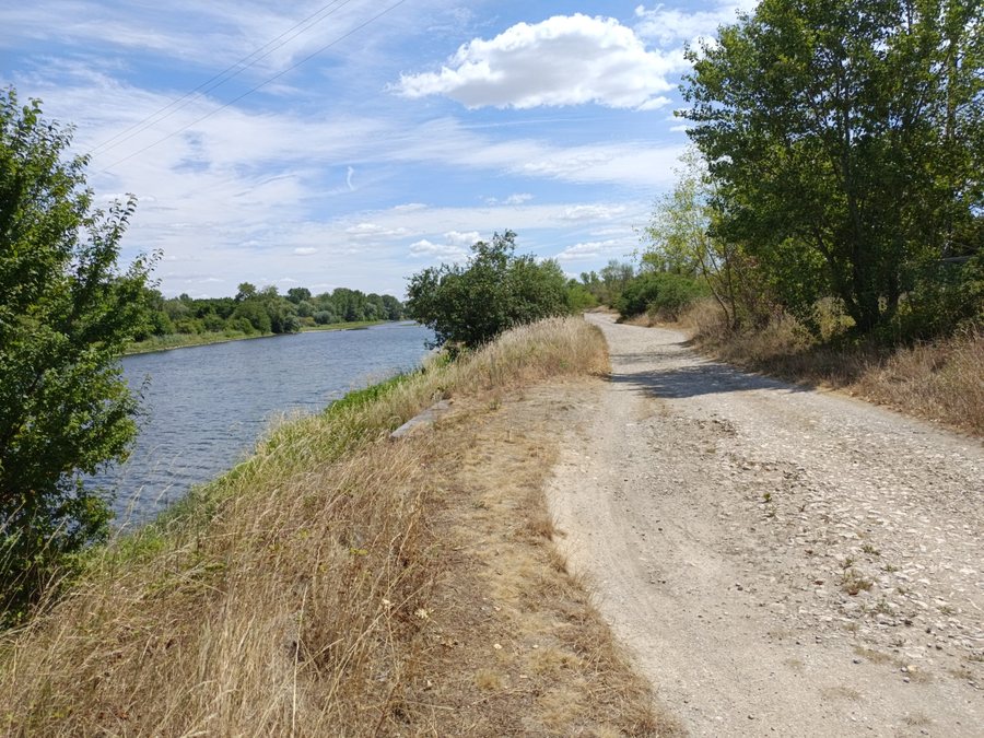 File:Drahovský kanál, Vážská cyklomagistrála, Madunice, okres Hlohovec, Trnavský kraj.jpg