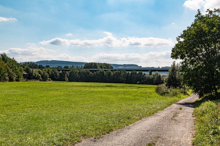 File:Silniční most na obchvatu Vamberka ve směru na Záměl.jpg
