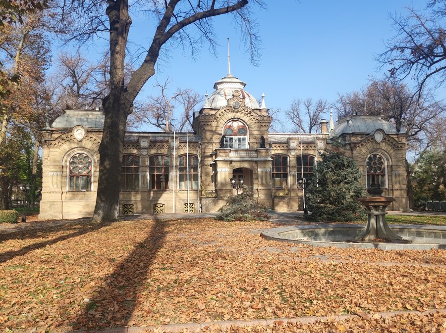 File:Toshkentdagi Romanov saroyi binosi.jpg