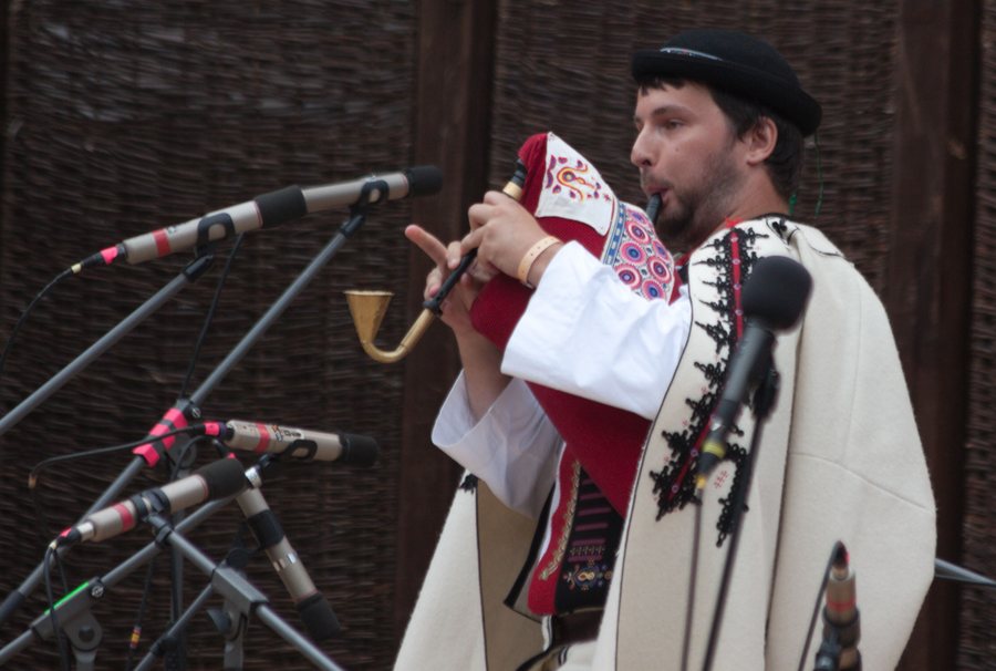 File:Bagpiper Slovakia Myjava-Festival.jpg