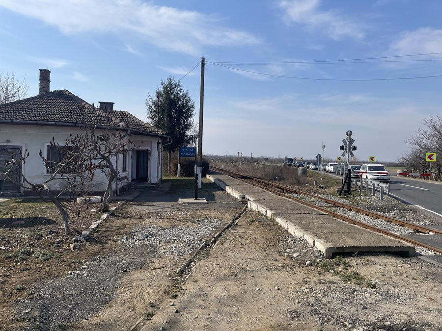 File:Marginea Bihor train stop 2025.jpg