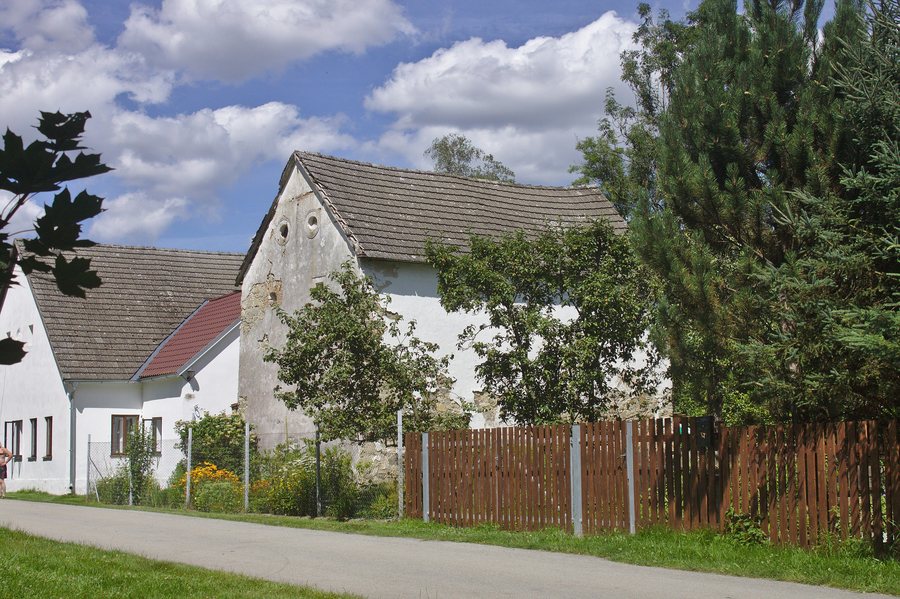 File:Dolní Žďár, dům.jpg
