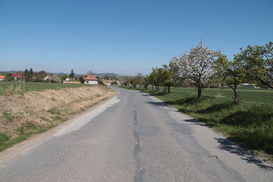 File:Overview of road III 36068 near Dolní Lažany, Třebíč District.jpg