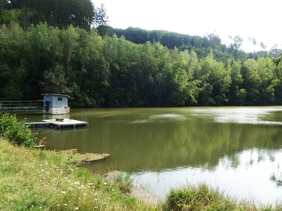 File:Krchleby (SU), Horní nádrž.jpg