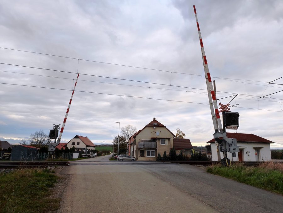 File:Babice (UH), přejezd smer Kudlovice.jpg