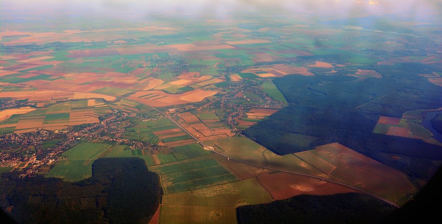 File:Aerial photograph looking NNE toward Gruiu and Lipia, Ilfov, Romania.jpg