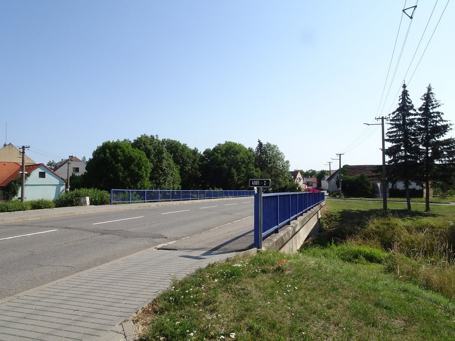 File:Nivnice, Hůrka, most.jpg