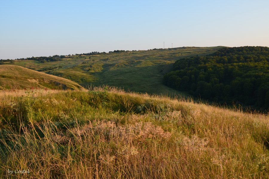 File:Magura Hill, Ibanesti village, Botosani, Romania (12271643183).jpg