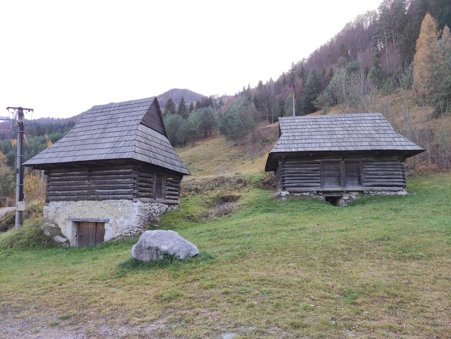 File:Gombašské sýpky, Hubová, okres Ružomberok, Slovensko 2.jpg