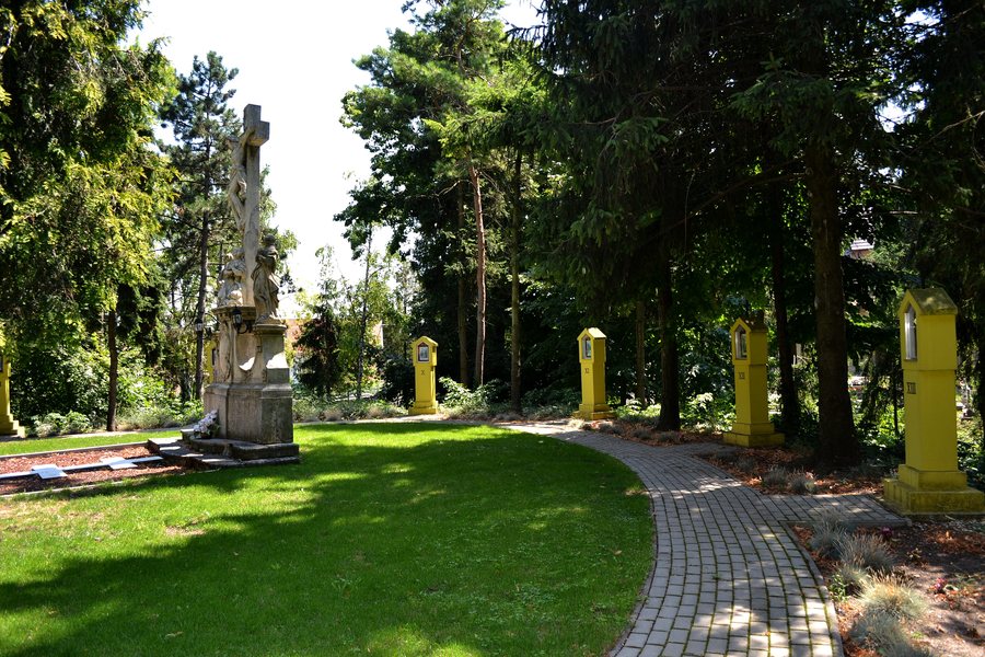 File:Špačince kalvária 01.jpg