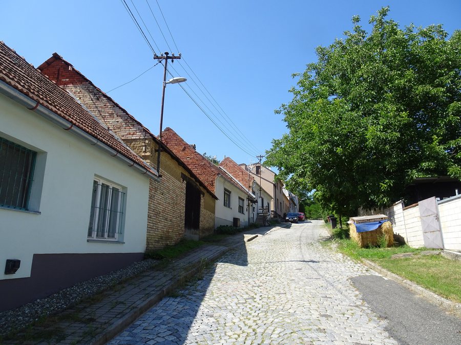 File:Újezdec (Uherský Brod), Drahy.jpg