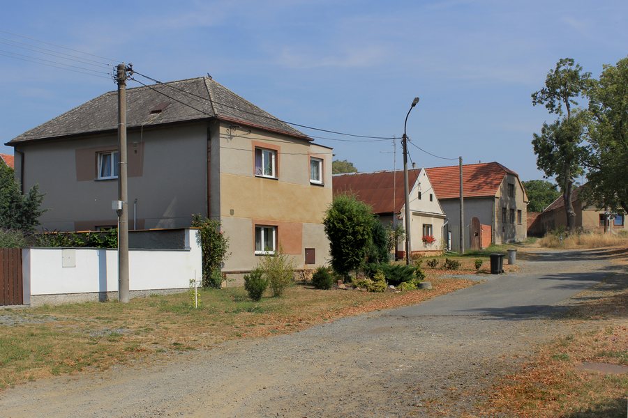 File:Dobřany, Šlovice, common 2.jpg