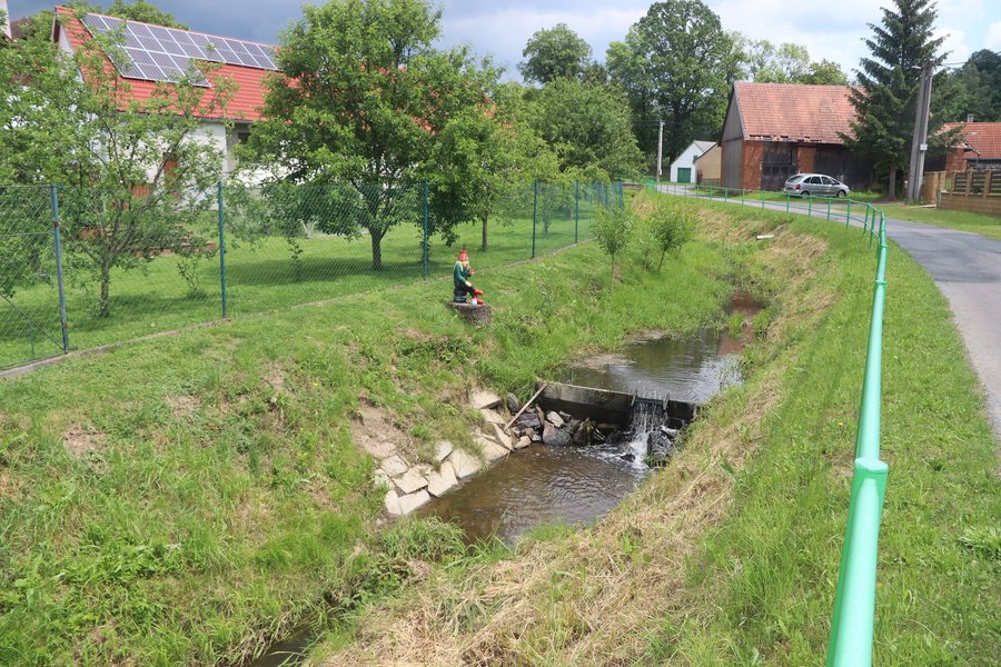 File:Overview of Radkovický potok in Radkovice u Budče, Třebíč District.jpg