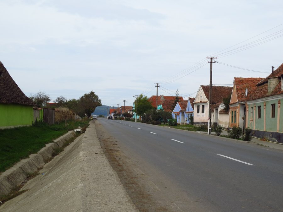 File:Buneşti (Județul Braşov), E60.JPG