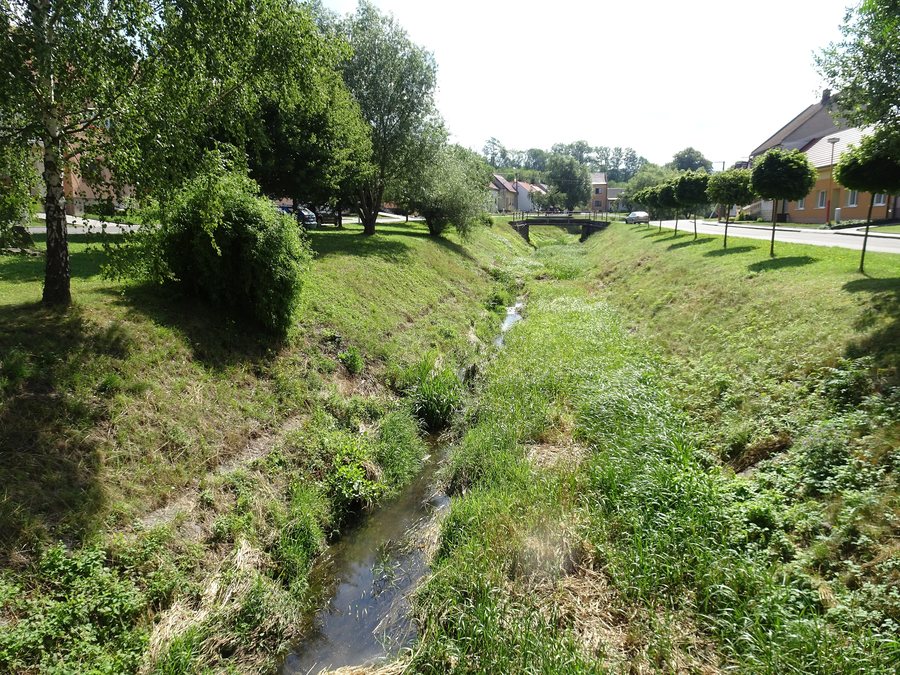 File:Suchá Loz, Nivnička.jpg