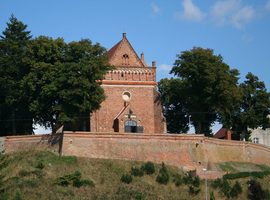 File:Kamionna kościół Narodzenia NMP 23. 08. 2013 p.jpg