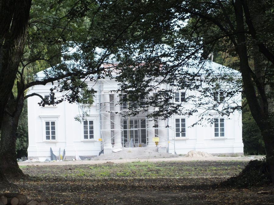 File:Pałac w Cieleśnicy.JPG