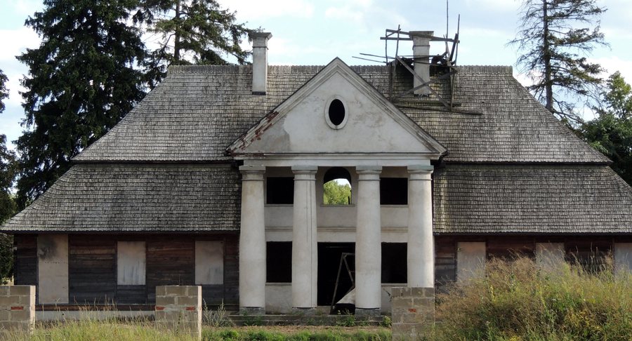 File:Manor in Wodzierady.JPG