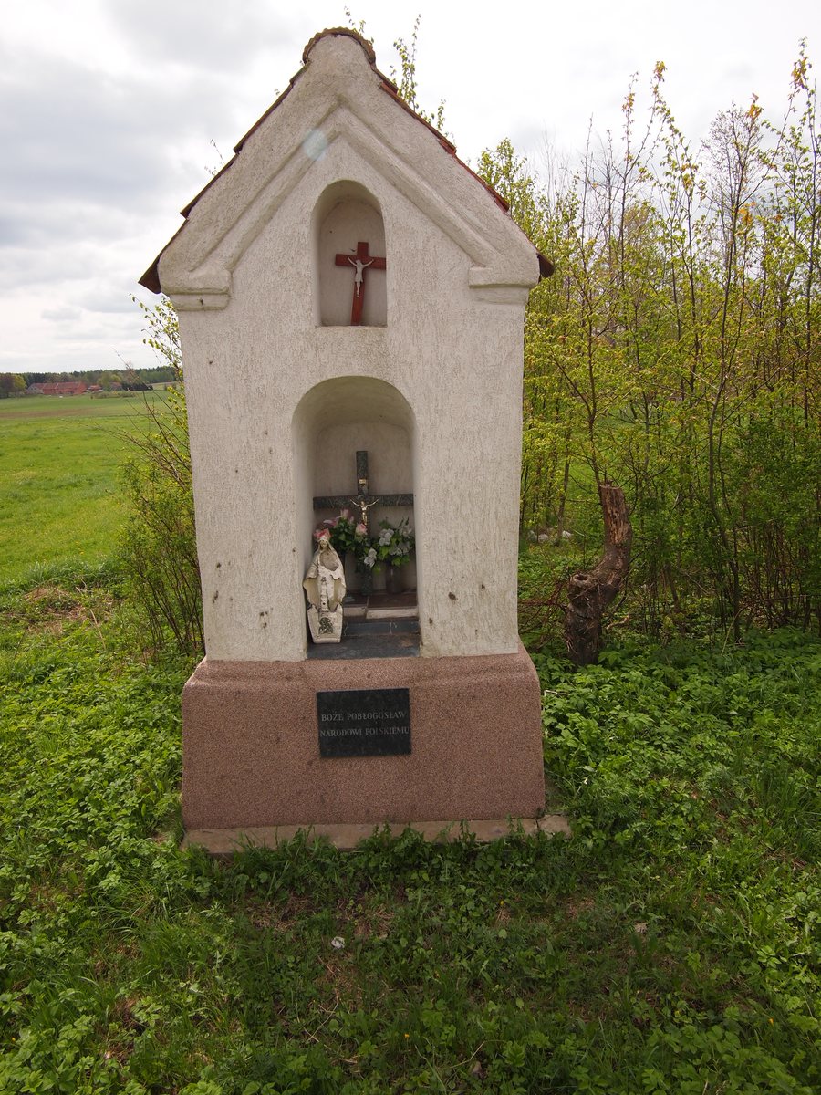 File:Miłkowo, kapliczka przydrożna - panoramio.jpg